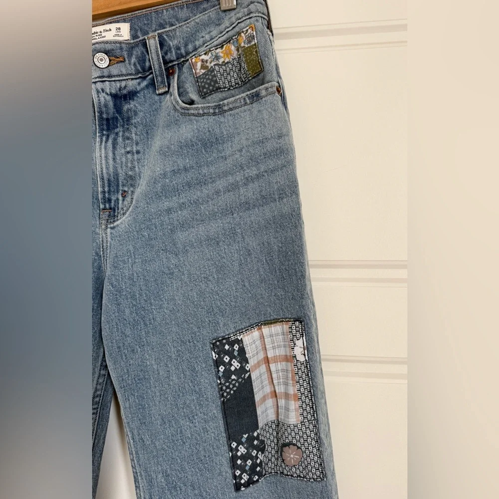 Abercrombie & Fitch Quilted Patchwork High Rise 90s Relaxed Jeans - Picture 5 of 8